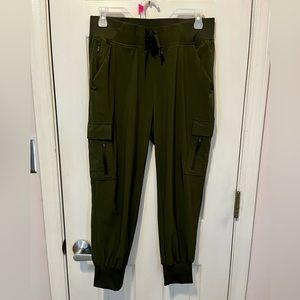 All In Motion - Women's Stretch Woven Tapered Cargo Pants - Olive Green